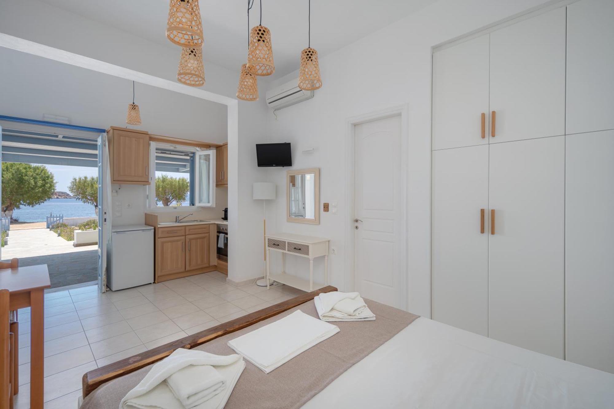 Galazio Seaside Apartments Livadakia 外观 照片